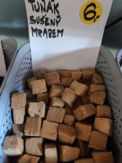 Tuňák mražený masem